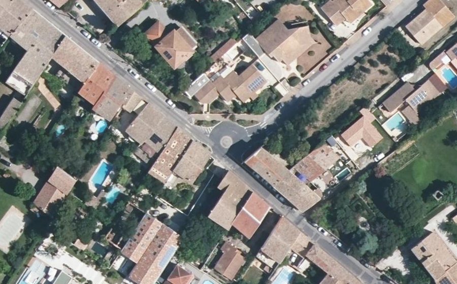 Vue aérienne du Rond-point anonyme n°142052710