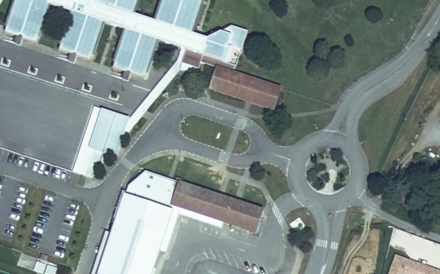 Vue aérienne du Rond-point anonyme n°142058871