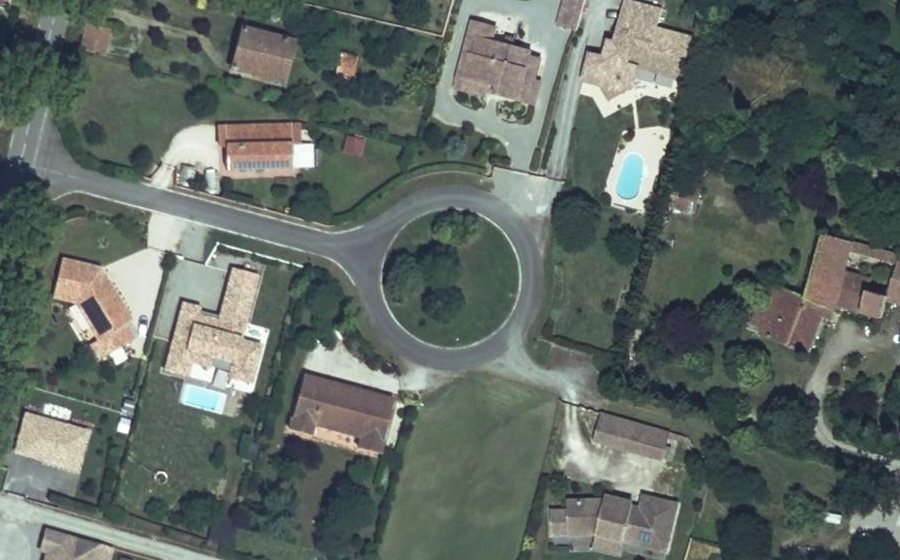 Vue aérienne du Rond-point anonyme n°142058872