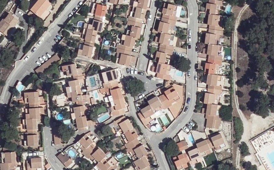 Vue aérienne du Rond-point anonyme n°142059218