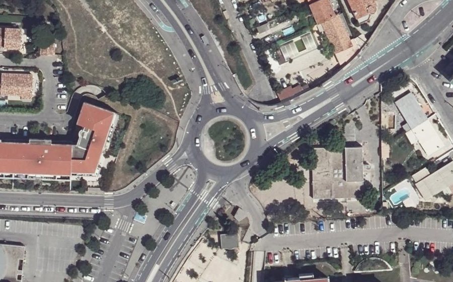 Vue aérienne du Rond-point anonyme n°142062863