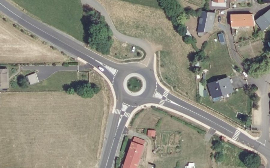 Vue aérienne du Rond-point anonyme n°1420836732