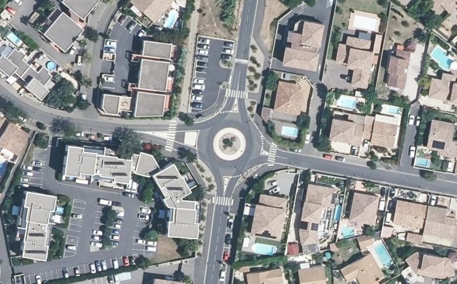 Vue aérienne du Rond-point anonyme n°1421107870