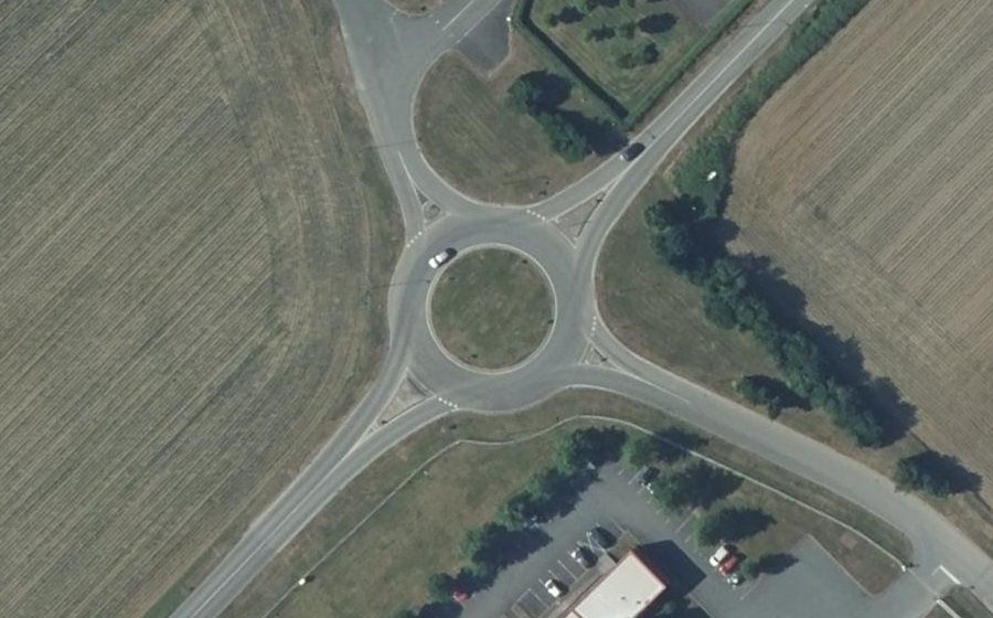 Vue aérienne du Rond-point anonyme n°142129103