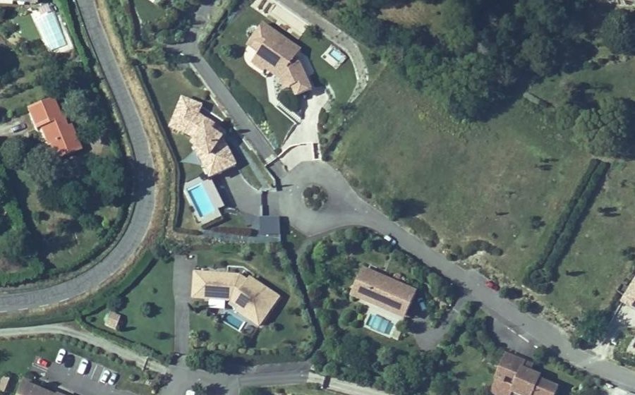Vue aérienne du Rond-point anonyme n°142134092