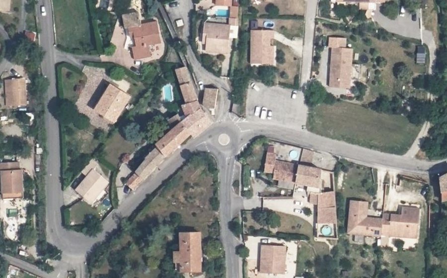 Vue aérienne du Rond-point anonyme n°1421373585