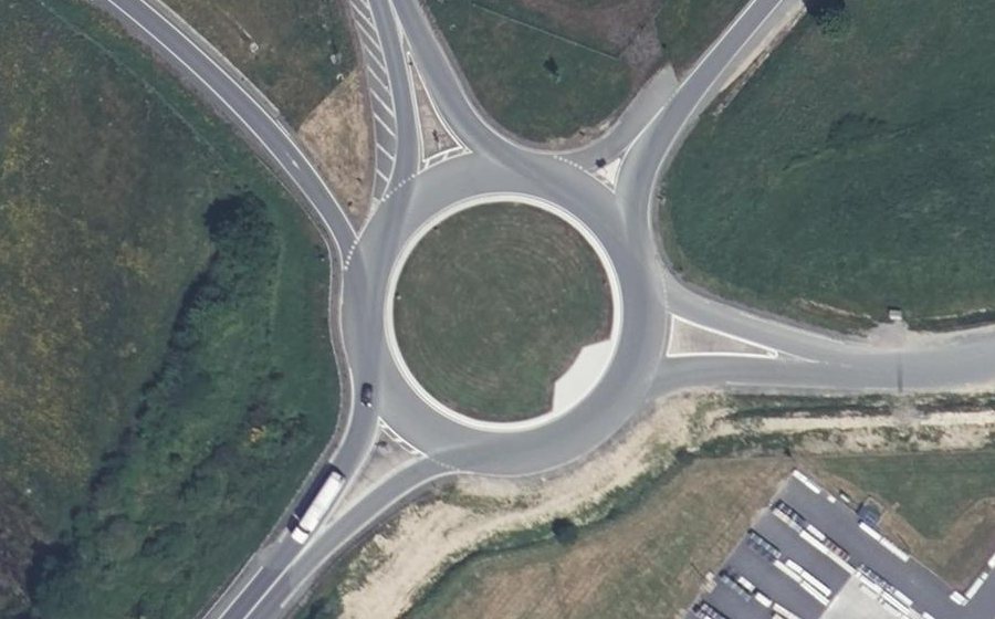 Vue aérienne du Rond-point anonyme n°142148662