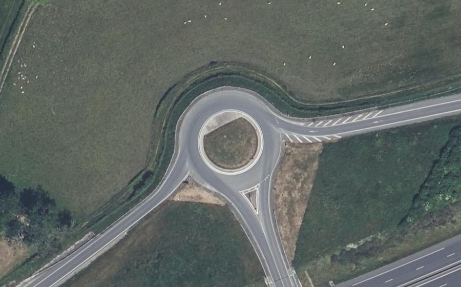 Vue aérienne du Rond-point anonyme n°142148663
