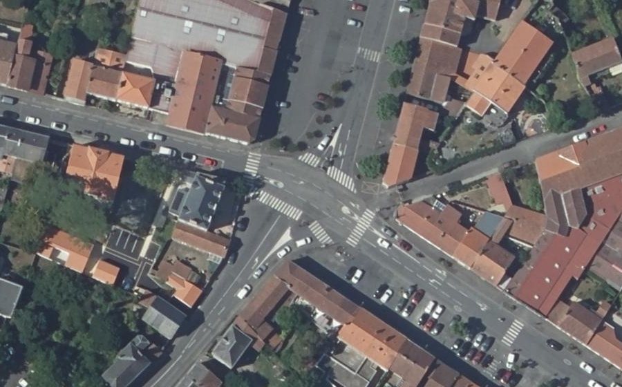 Vue aérienne du Rond-point anonyme n°1421634104