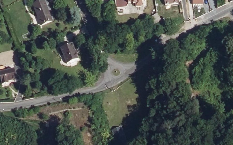 Vue aérienne du Rond-point anonyme n°142169874