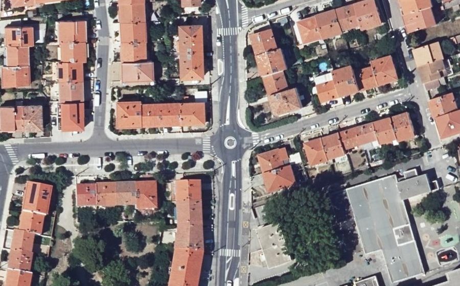 Vue aérienne du Rond-point anonyme n°142207493