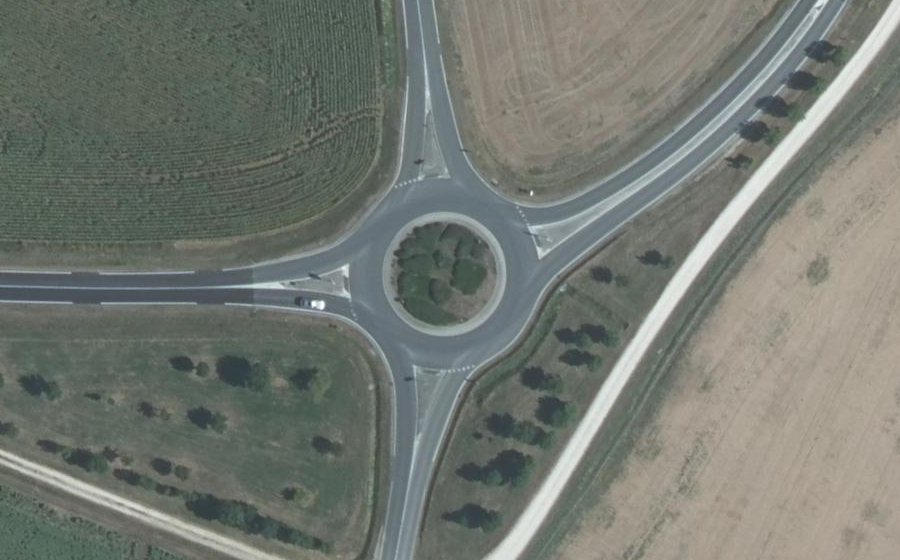 Vue aérienne du Rond-point anonyme n°142229844