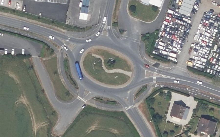Vue aérienne du Rond-point anonyme n°142247168