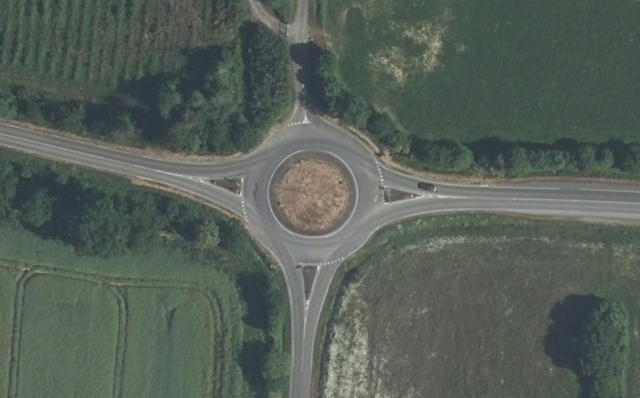 Vue aérienne du Rond-point anonyme n°142270717
