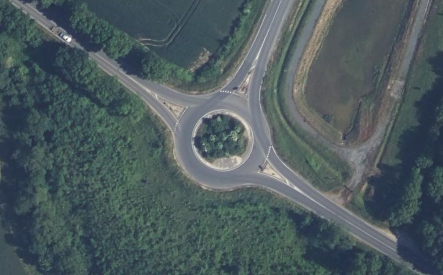 Vue aérienne du Rond-point anonyme n°142299331