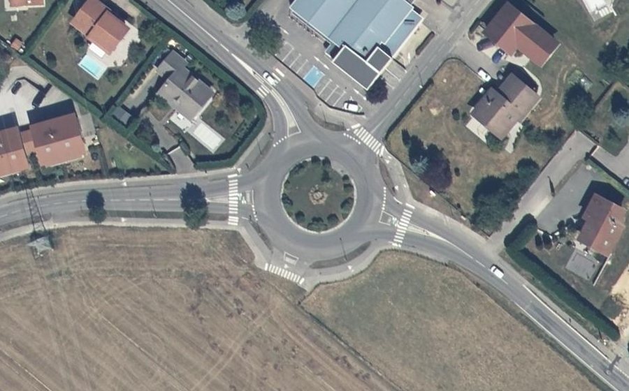 Vue aérienne du Rond-point anonyme n°142301934