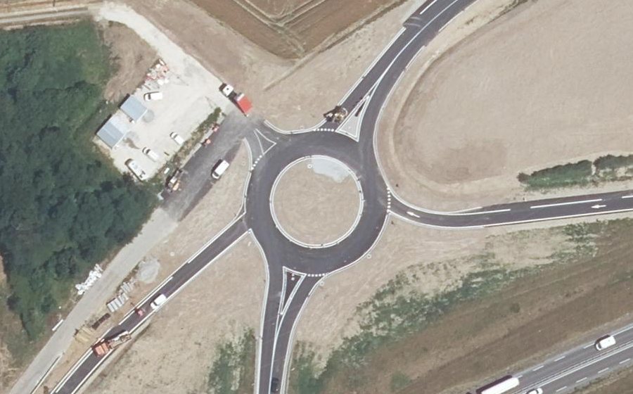 Vue aérienne du Rond-point anonyme n°1423032913
