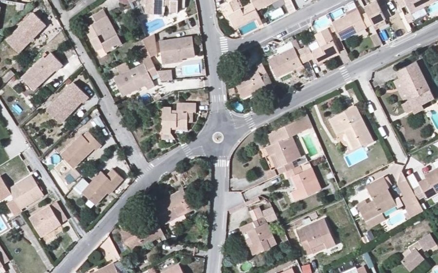 Vue aérienne du Rond-point anonyme n°1423064592