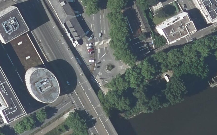Vue aérienne du Rond-point anonyme n°142310269