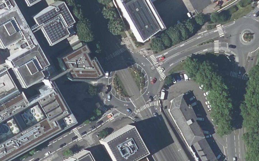Vue aérienne du Rond-point anonyme n°142311502