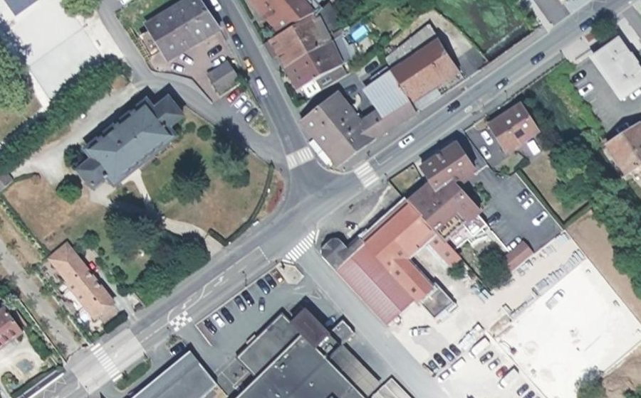 Vue aérienne du Rond-point anonyme n°1423252436