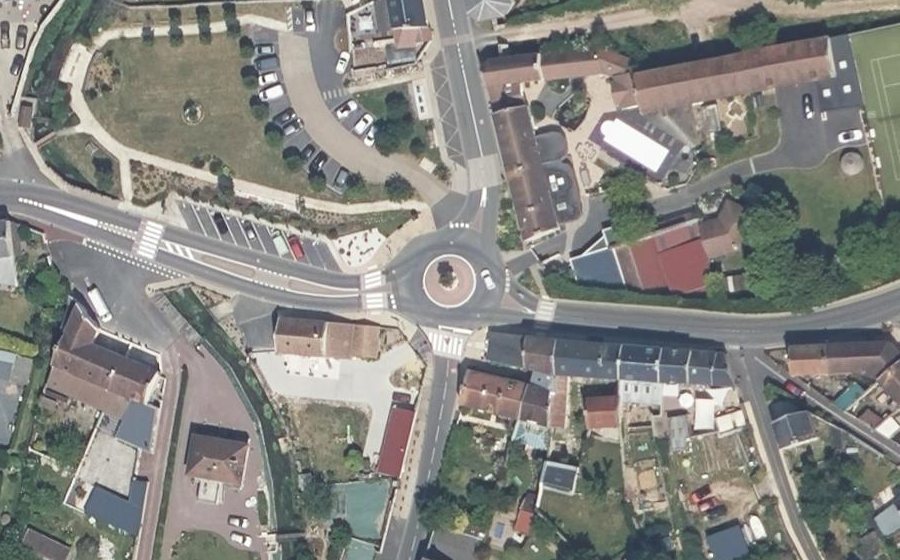Vue aérienne du Rond-point anonyme n°1423296356