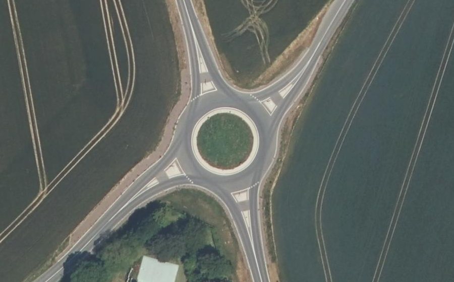 Vue aérienne du Rond-point anonyme n°1423326586