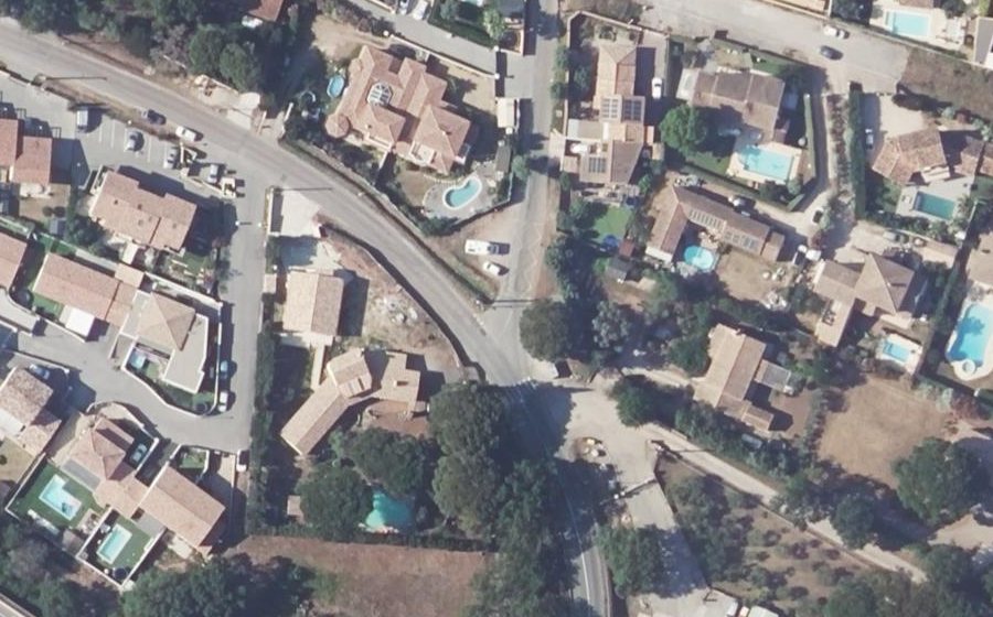 Vue aérienne du Rond-point anonyme n°1423327630