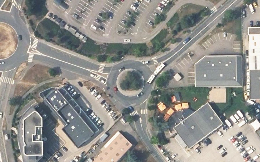 Vue aérienne du Rond-point anonyme n°1423375450