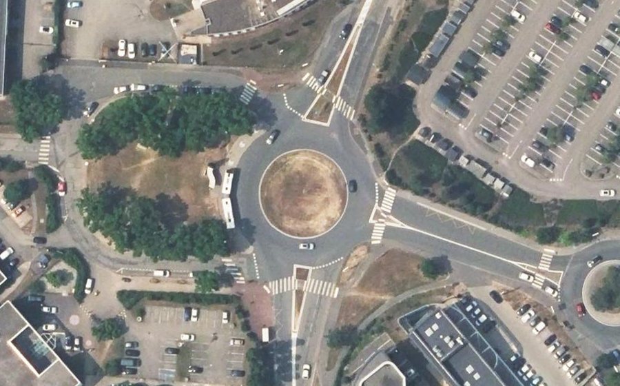 Vue aérienne du Rond-point anonyme n°1423384463