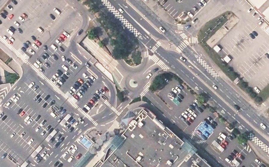 Vue aérienne du Rond-point anonyme n°1423395584