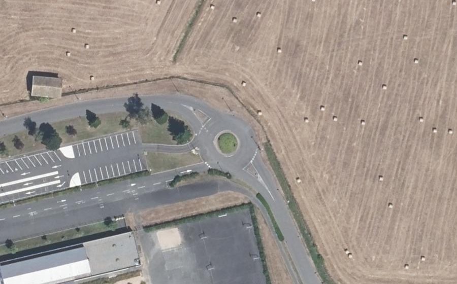 Vue aérienne du Rond-point anonyme n°142347446