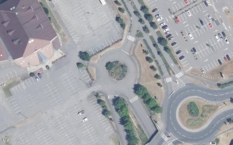 Vue aérienne du Rond-point anonyme n°142352056