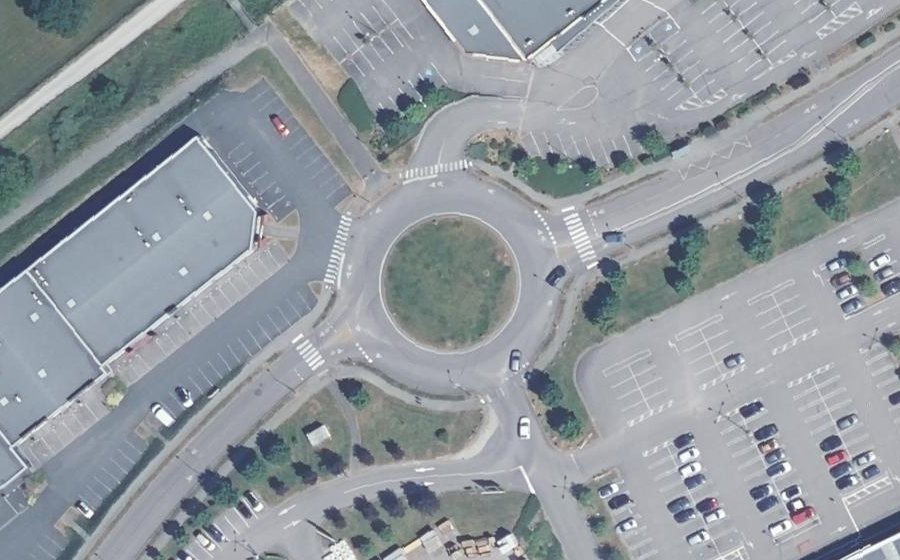 Vue aérienne du Rond-point anonyme n°142352060