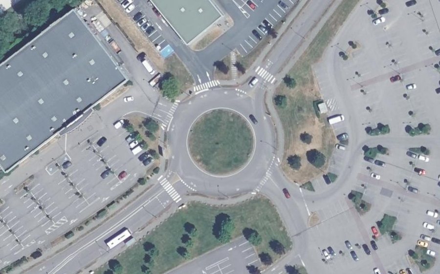 Vue aérienne du Rond-point anonyme n°142352063