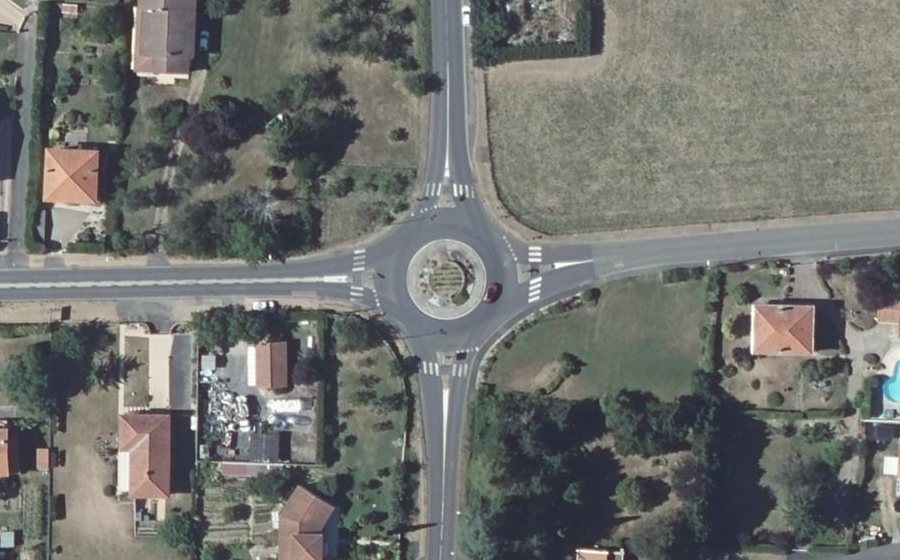 Vue aérienne du Rond-point anonyme n°142352225