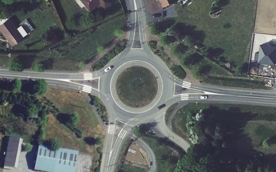 Vue aérienne du Rond-point anonyme n°142357201