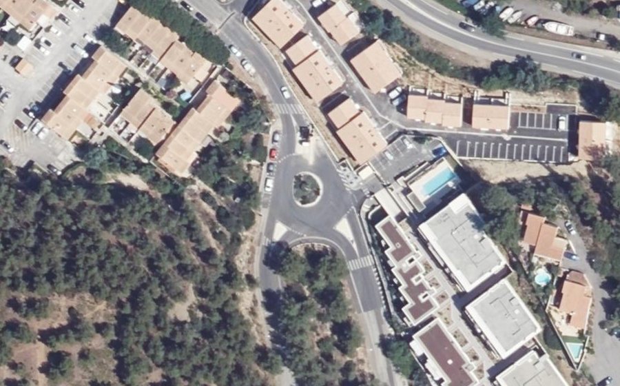 Vue aérienne du Rond-point anonyme n°1423618907