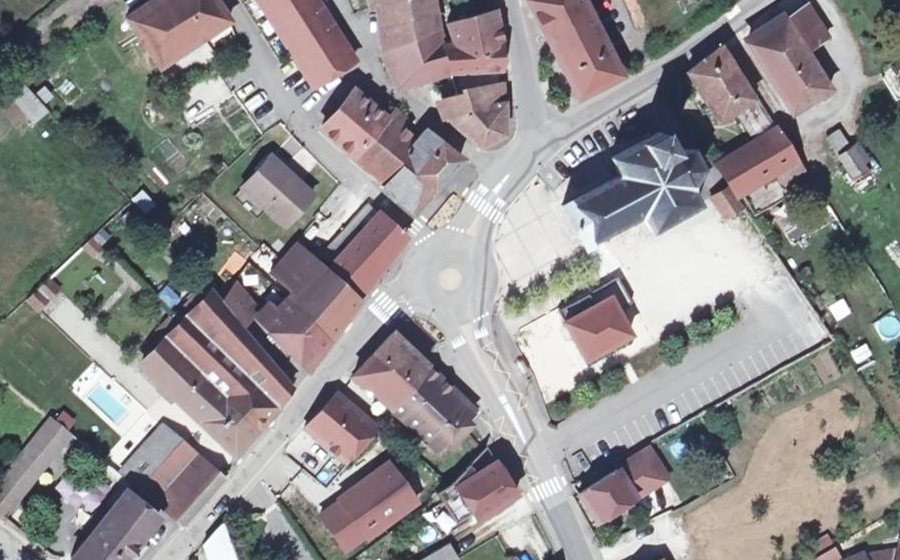 Vue aérienne du Rond-point anonyme n°1423630915