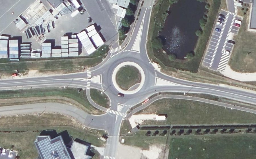 Vue aérienne du Rond-point anonyme n°1423679277