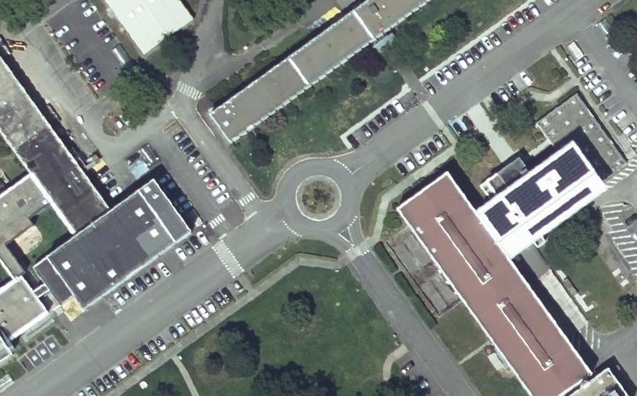Vue aérienne du Rond-point anonyme n°142377016