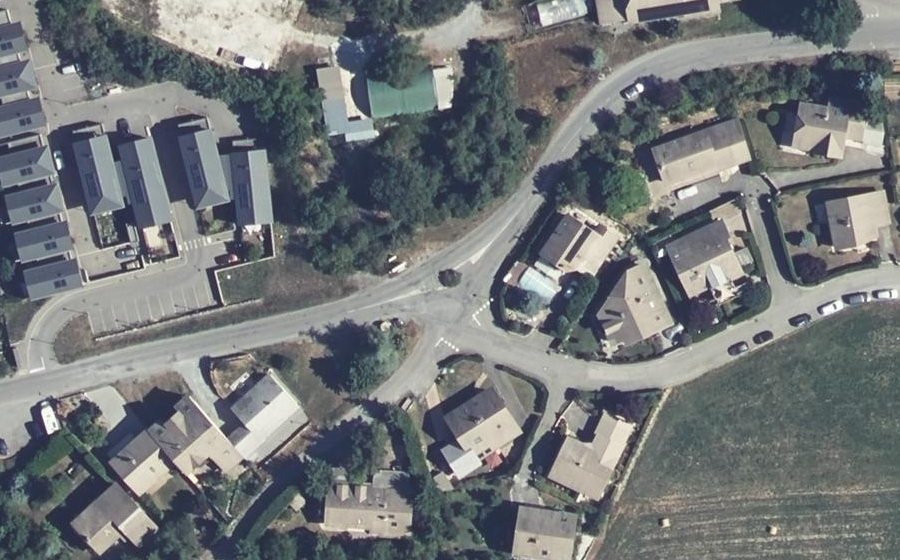 Vue aérienne du Rond-point anonyme n°1423971031