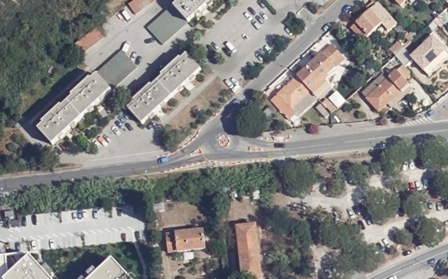 Vue aérienne du Rond-point anonyme n°1424140433