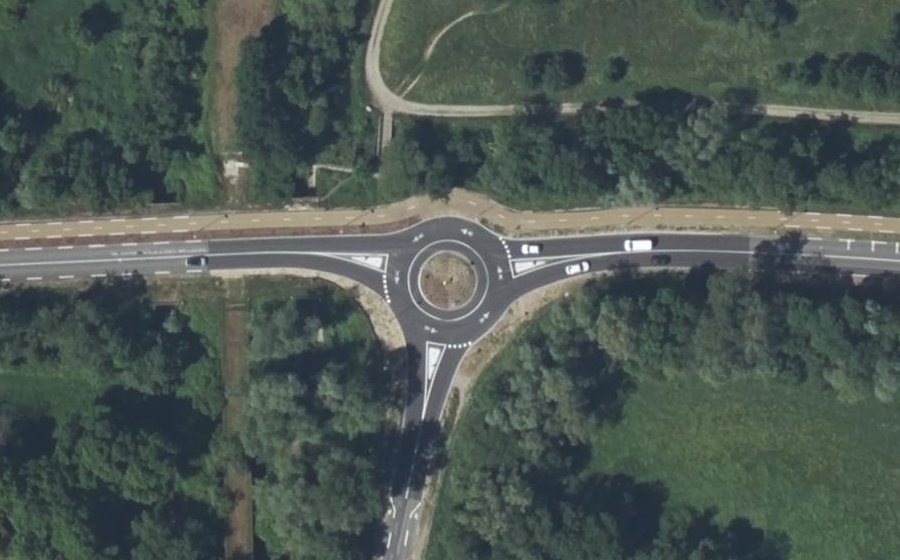 Vue aérienne du Rond-point anonyme n°1424156649