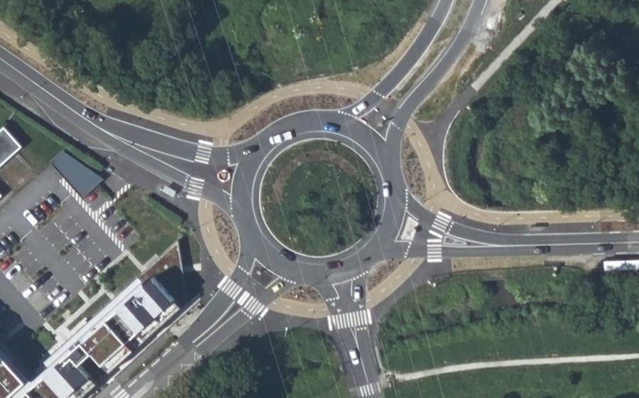 Vue aérienne du Rond-point anonyme n°1424164577