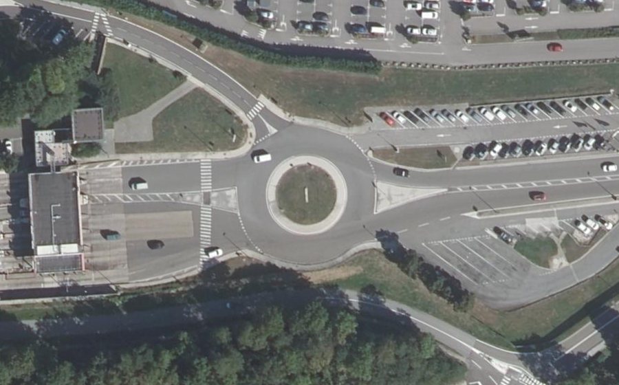 Vue aérienne du Rond-point anonyme n°1424244284
