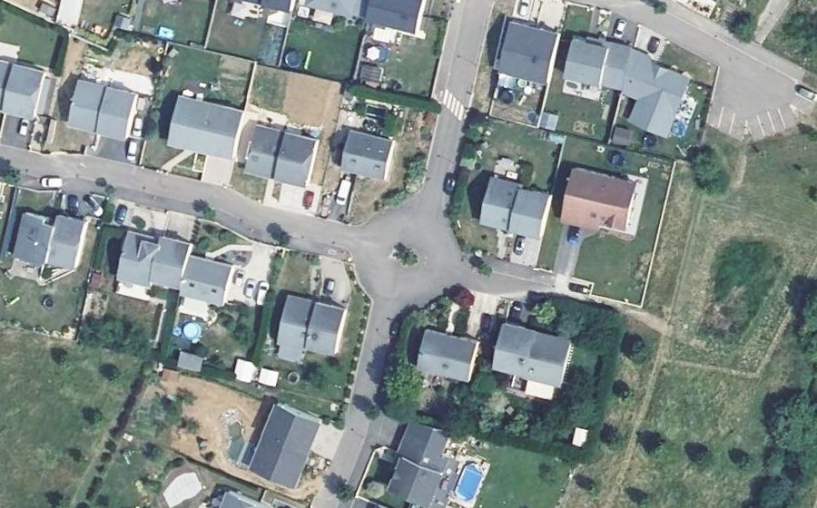 Vue aérienne du Rond-point anonyme n°142427417