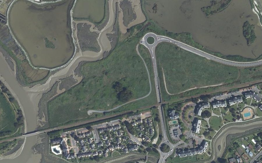 Vue aérienne du Rond-point anonyme n°1424287703
