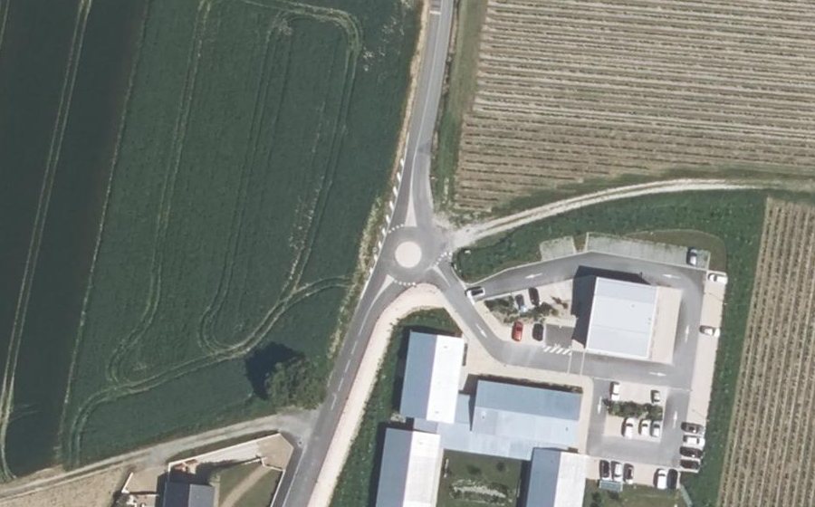 Vue aérienne du Rond-point anonyme n°1424415668