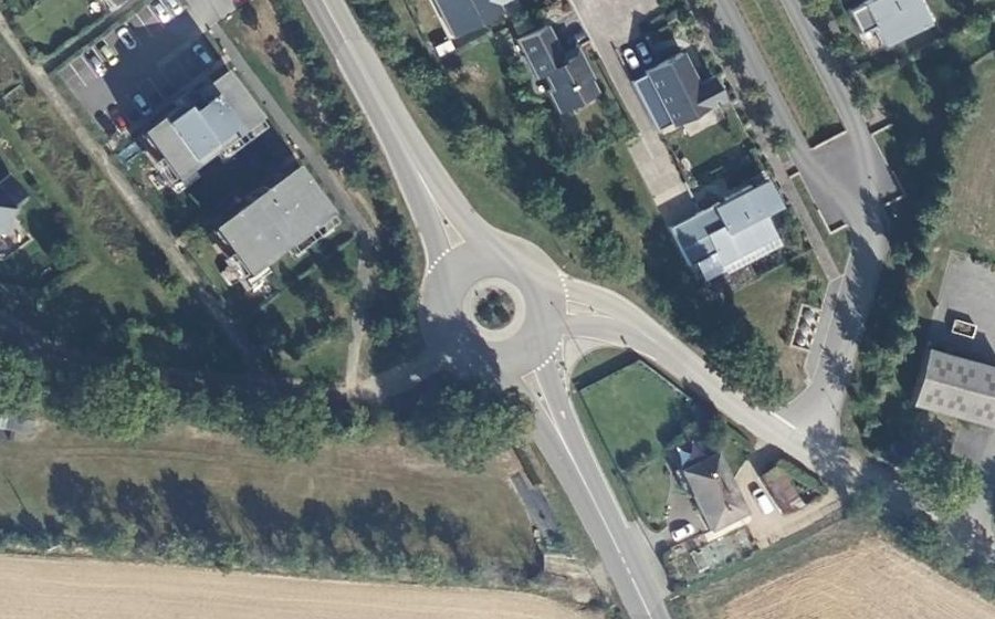 Vue aérienne du Rond-point anonyme n°142477959